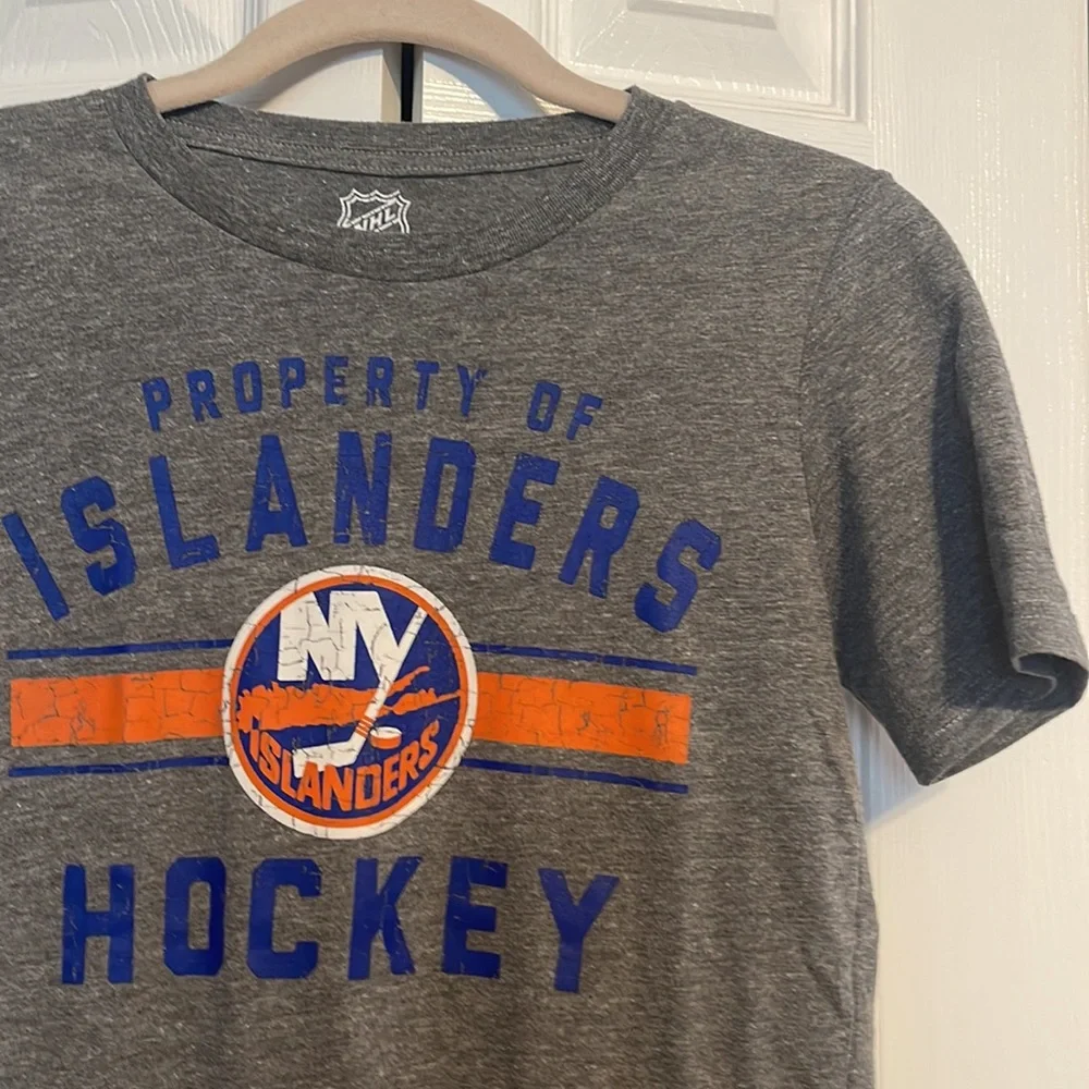 NHL NY Islanders short sleeve shirt size kids medium 10-12